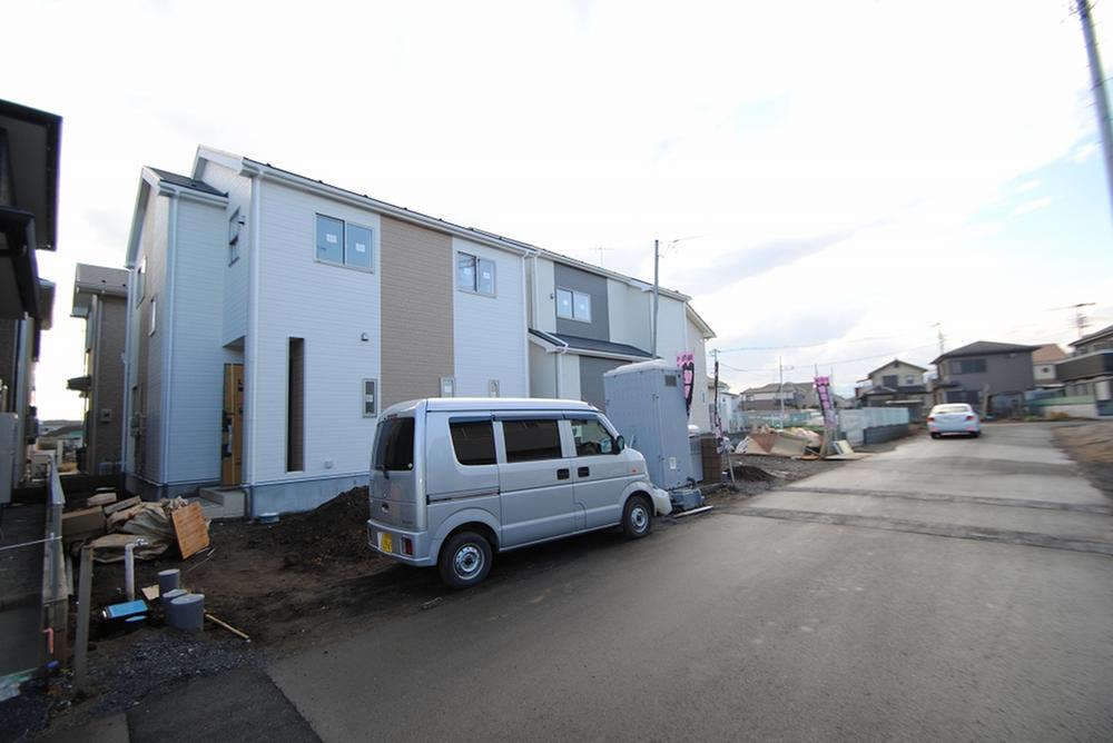 Local photos, including front road. Local (2 0123 December) shooting