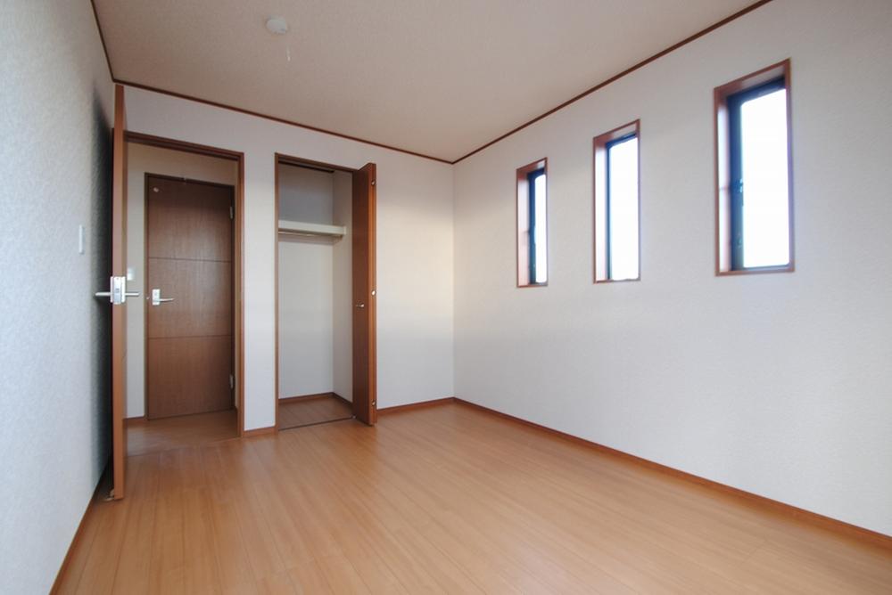 Non-living room. Indoor (12 May 2013) Shooting