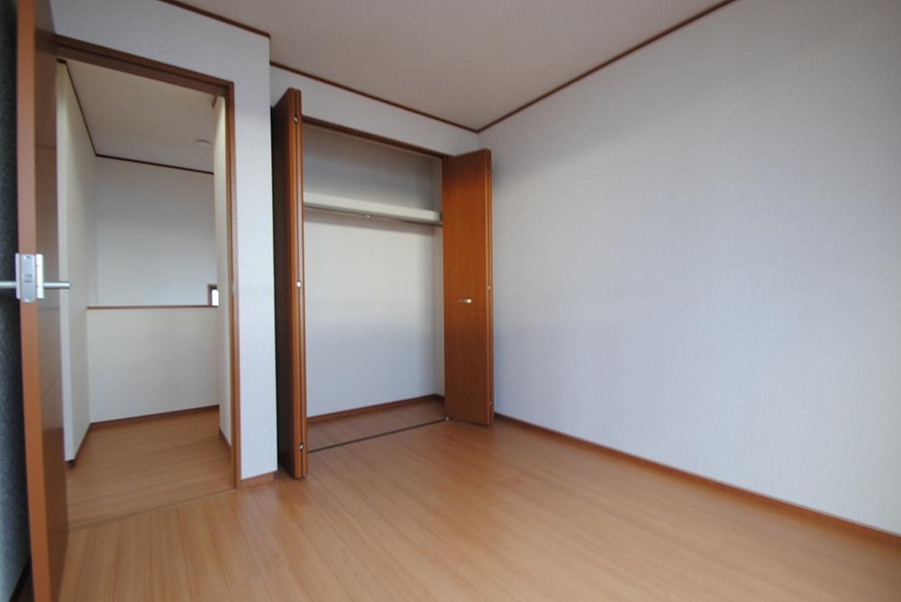 Non-living room. Indoor (12 May 2013) Shooting