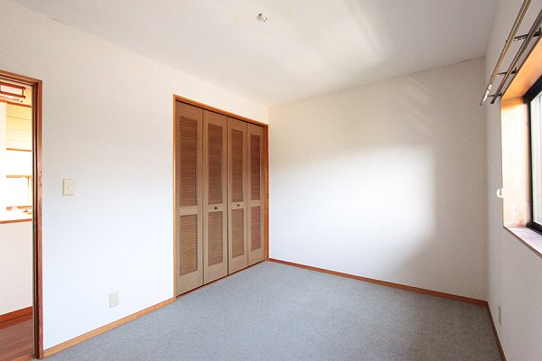 Other room space. 2F center: Western-style 6 Pledge