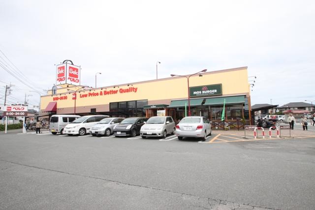 Supermarket. Until Berg Midoricho shop 932m