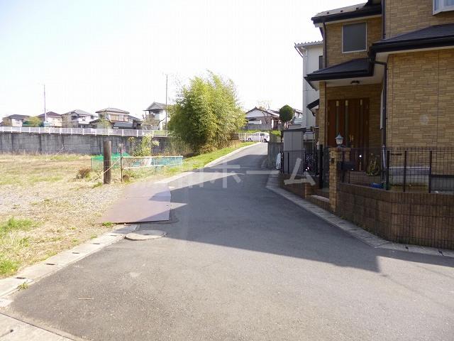 Local photos, including front road. Local (April 2013) Shooting