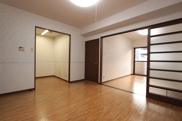 Living and room. Some differences there per room difference photo