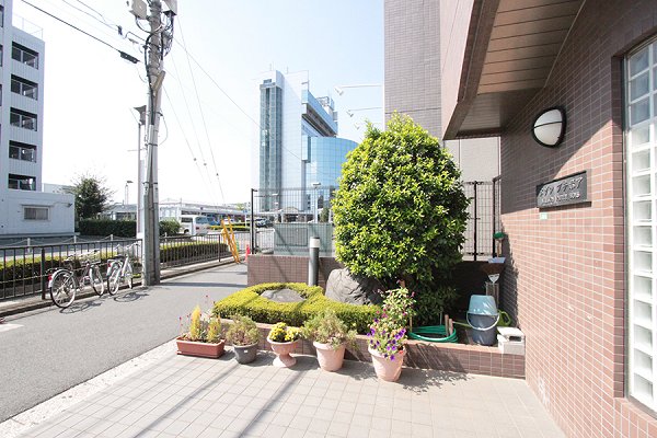 View. 2 minute walk to the station