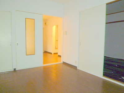 Living and room. Between 6 Pledge 1!