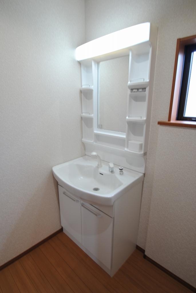 Wash basin, toilet. Indoor (12 May 2013) Shooting