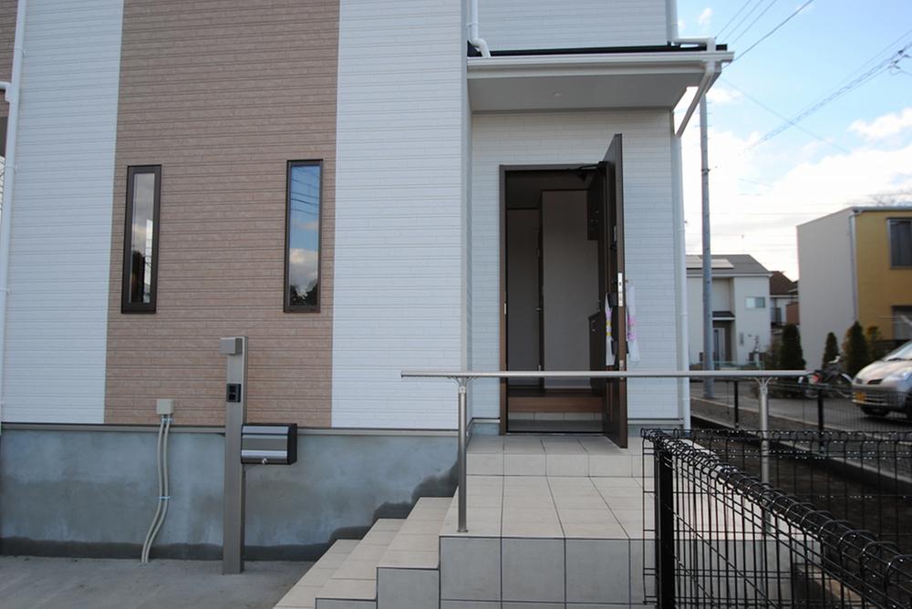 Entrance. Local (12 May 2013) Shooting