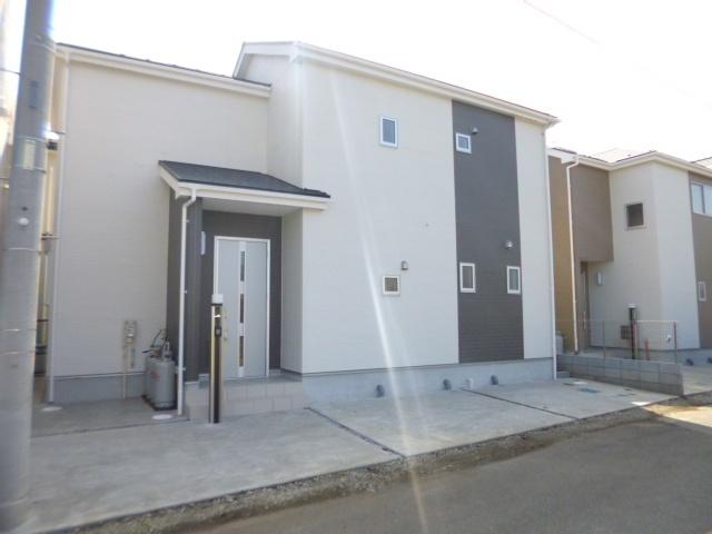 Local appearance photo. Building 2