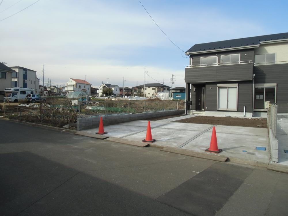 Local photos, including front road. Local (February 2013) Shooting