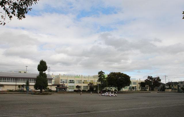 Primary school. Hanno Municipal Kaji to elementary school 714m