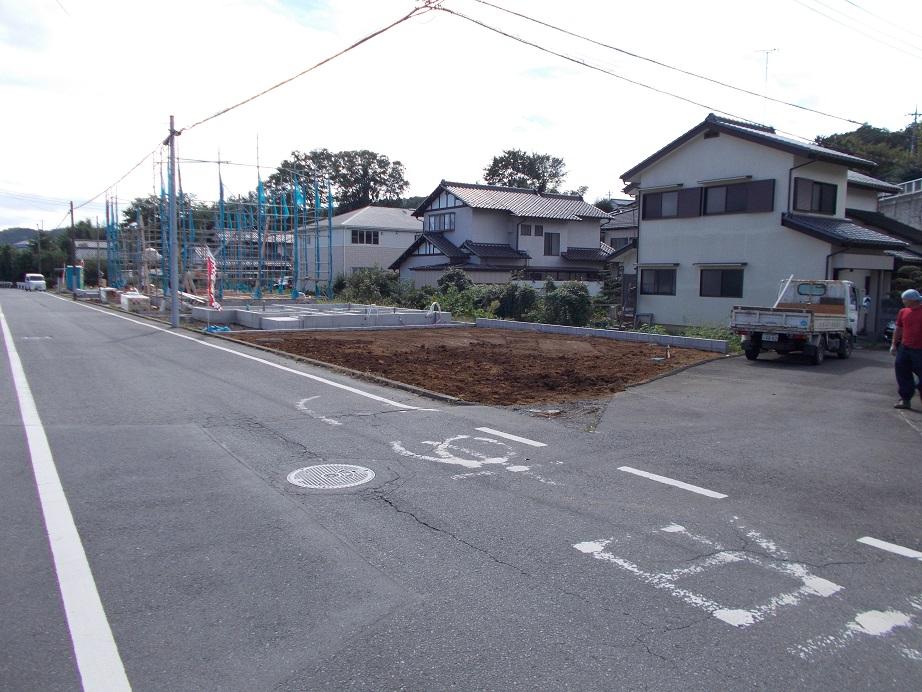 Local photos, including front road. Local (10 May 2013) Shooting