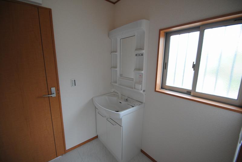 Wash basin, toilet. Indoor (September 2013) Shooting