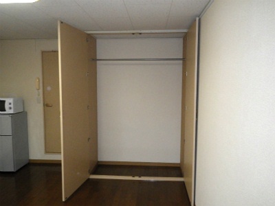 Receipt. Also clean storage clothes with a large closet! 