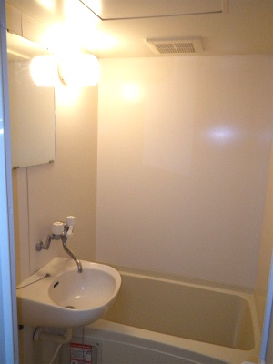 Bath. The room a spacious feeling of freedom \ (^ o ^) / 