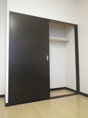 Receipt. Clothes storage also clean, large closet!