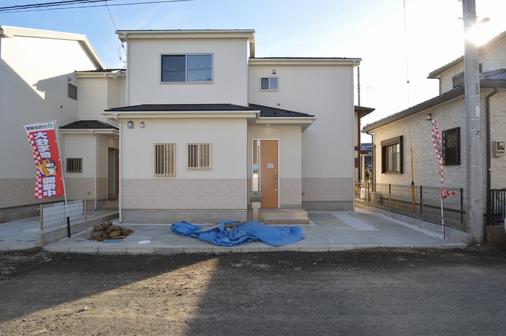 Local appearance photo. Local (12 May 2013) Shooting