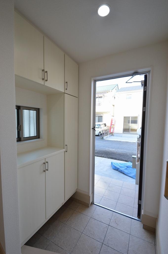 Entrance. Indoor (12 May 2013) Shooting