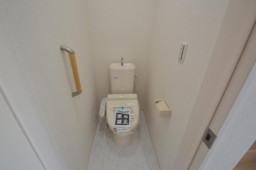 Toilet. Indoor (12 May 2013) Shooting