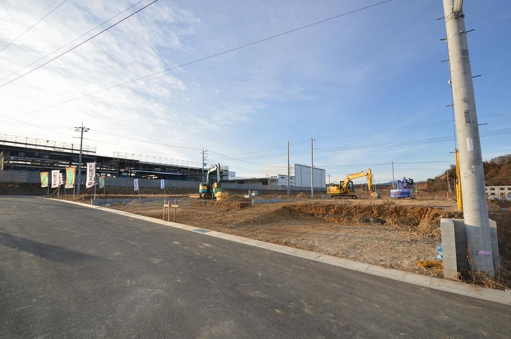 Local photos, including front road. Local (12 May 2013) Shooting