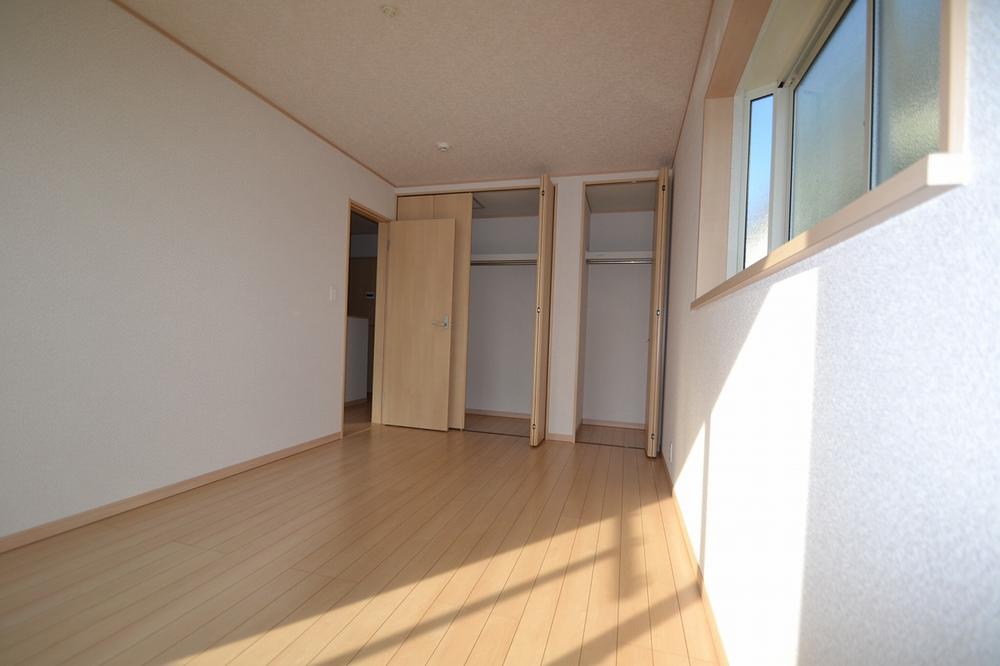 Same specifications photos (Other introspection). Same specifications