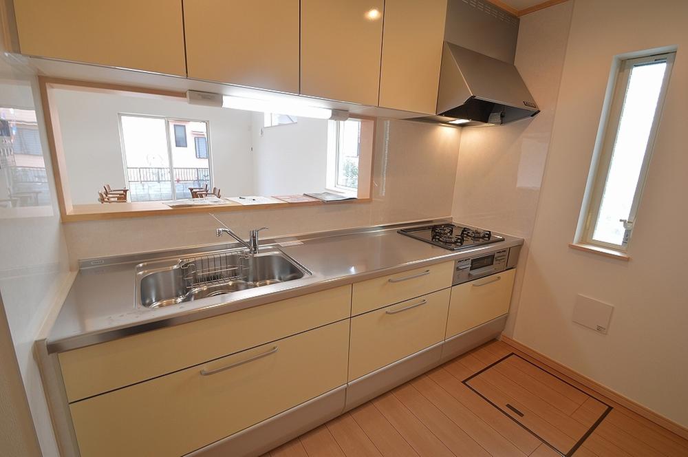 Kitchen. Local (August 2013) Shooting