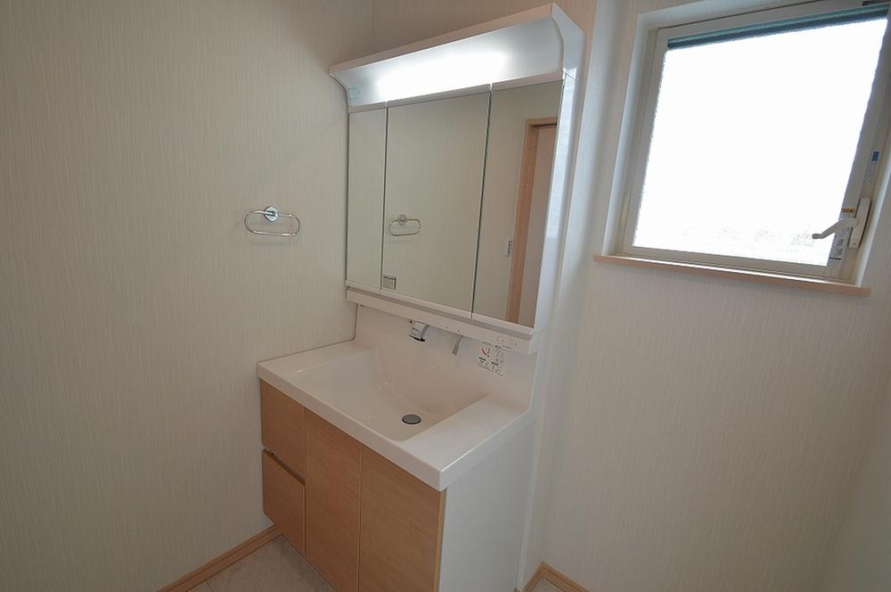 Wash basin, toilet. Local (August 2013) Shooting