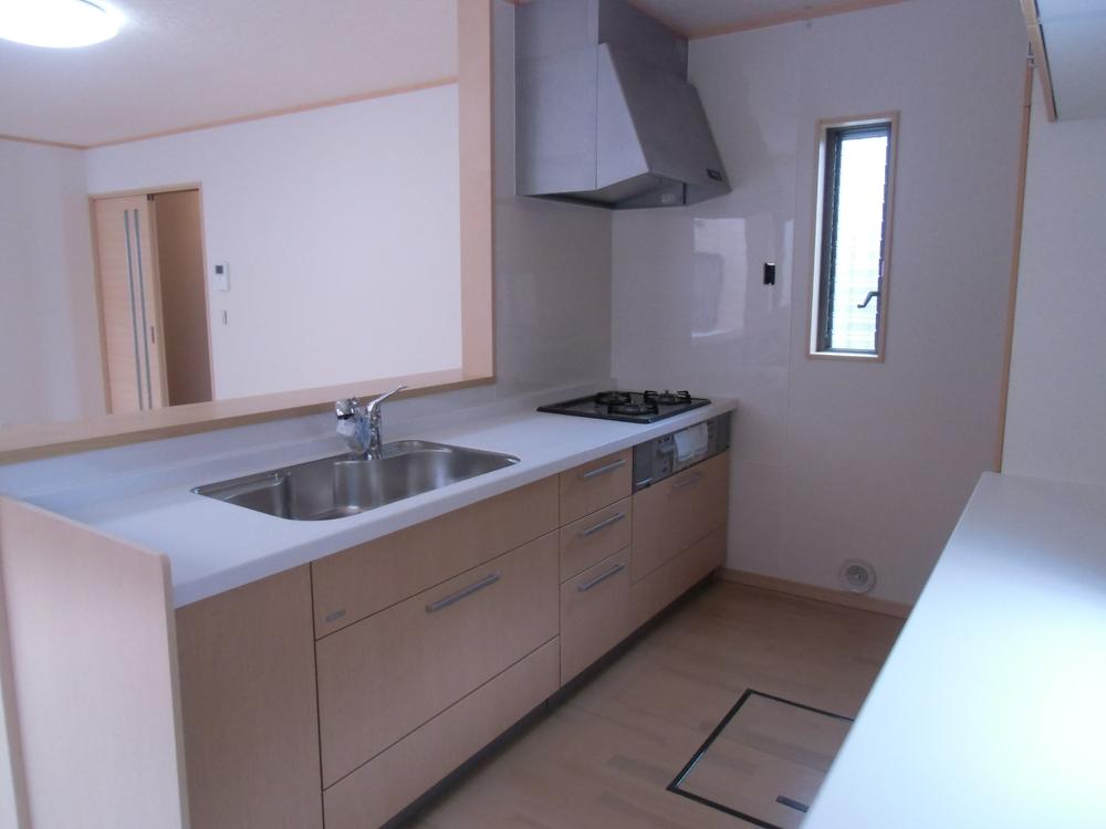 Kitchen. Easy-to-use open kitchen.