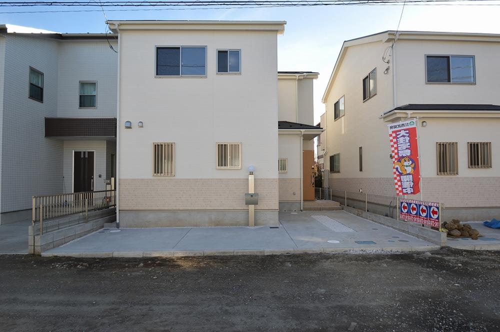 Local appearance photo. Local (12 May 2013) Shooting