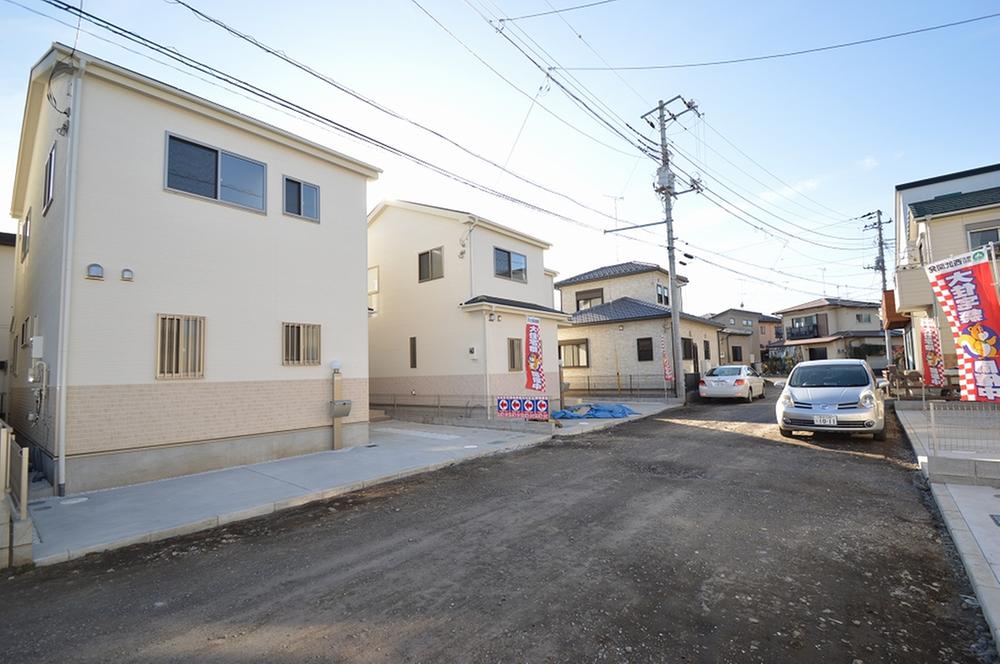 Local photos, including front road. Local (12 May 2013) Shooting