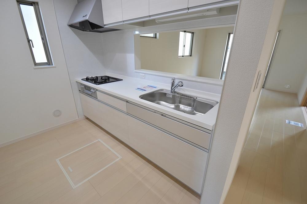 Kitchen. Indoor (12 May 2013) Shooting