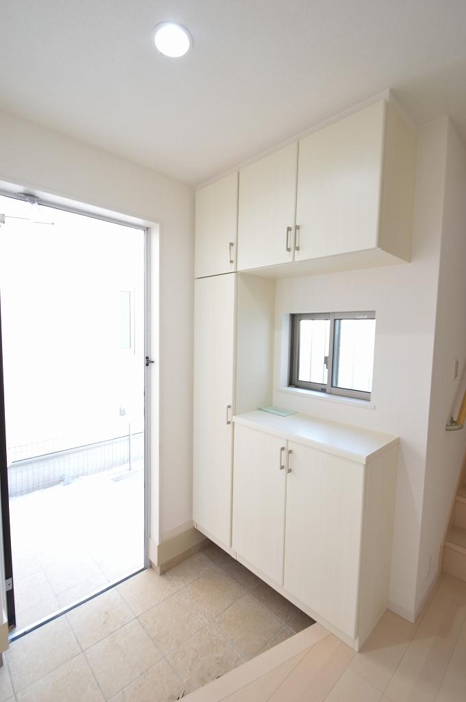 Entrance. Indoor (12 May 2013) Shooting