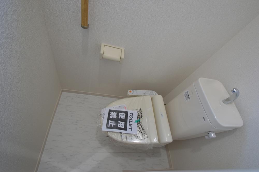 Toilet. Indoor (12 May 2013) Shooting