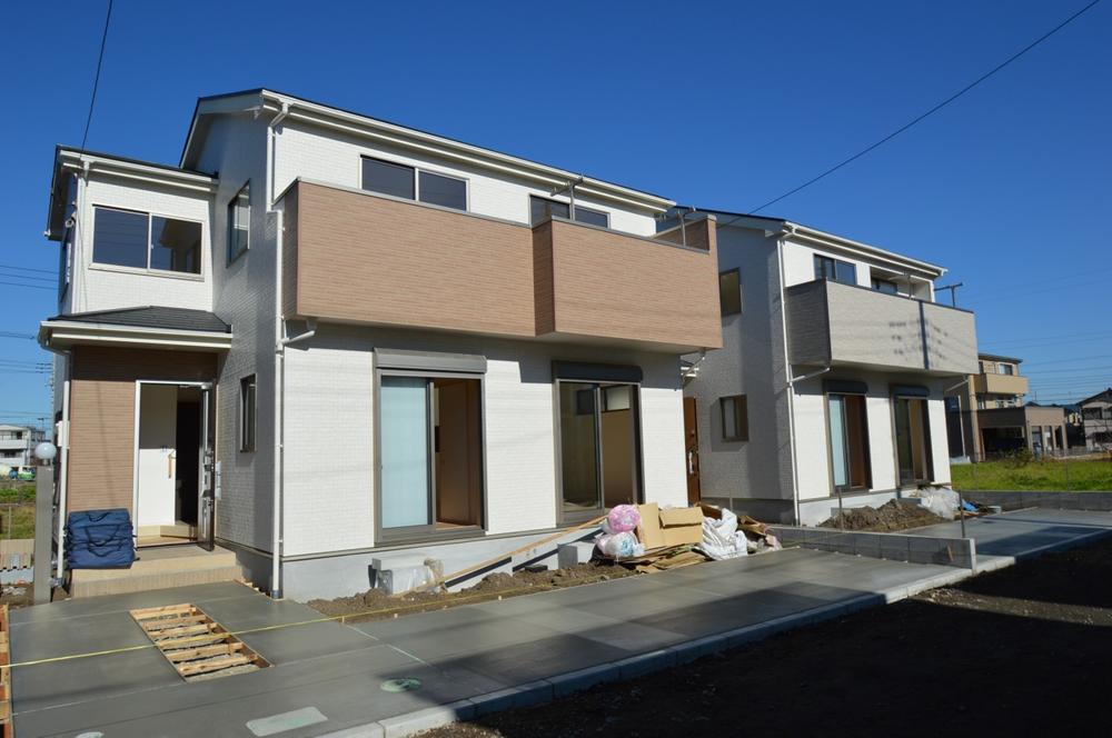 Local photos, including front road. Local (12 May 2013) Shooting