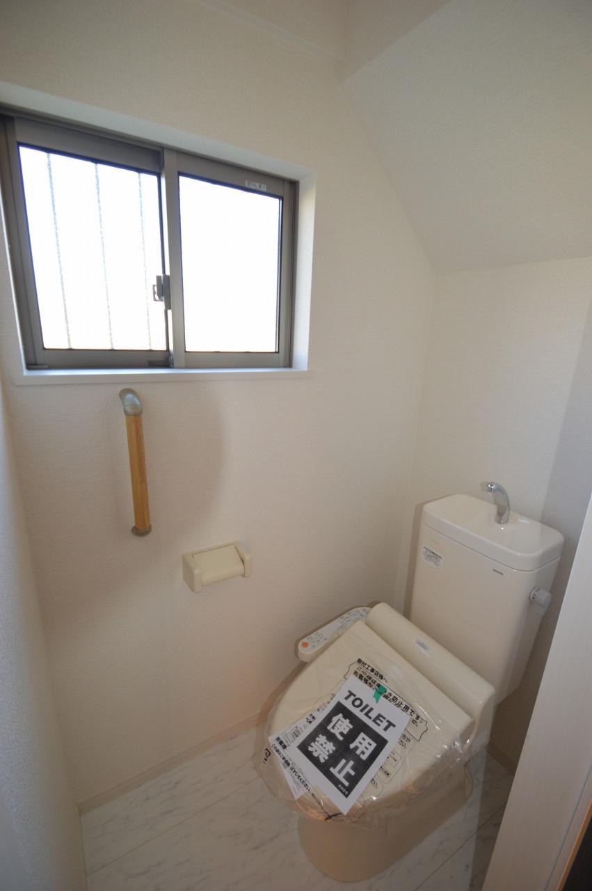 Toilet. Indoor (12 May 2013) Shooting