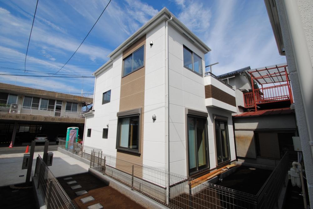 Local appearance photo. Local (11 May 2013) Shooting