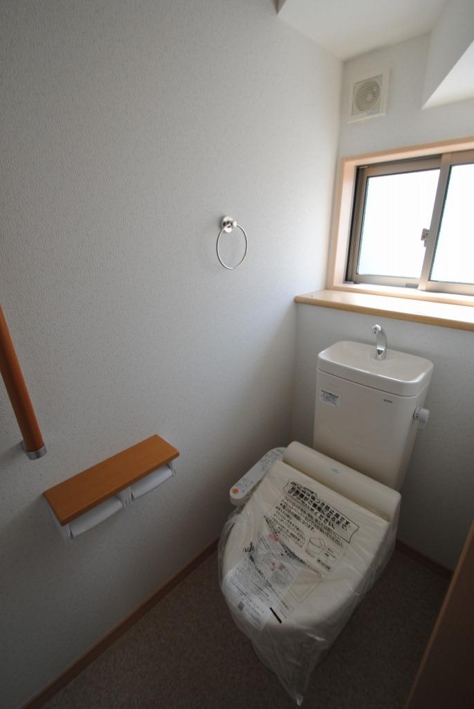 Toilet. Indoor (11 May 2013) Shooting