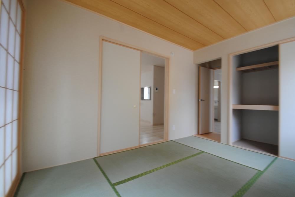 Same specifications photos (Other introspection). Same specifications