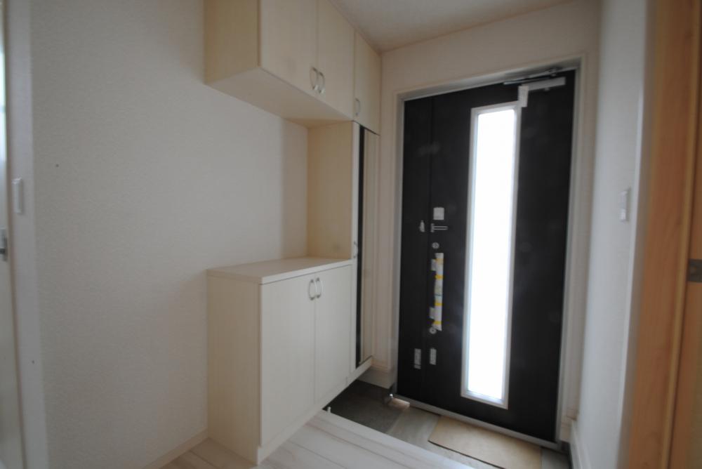 Entrance. Same specifications