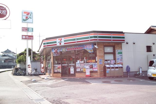 Convenience store. 1081m until the Seven-Eleven Hanno AS shop