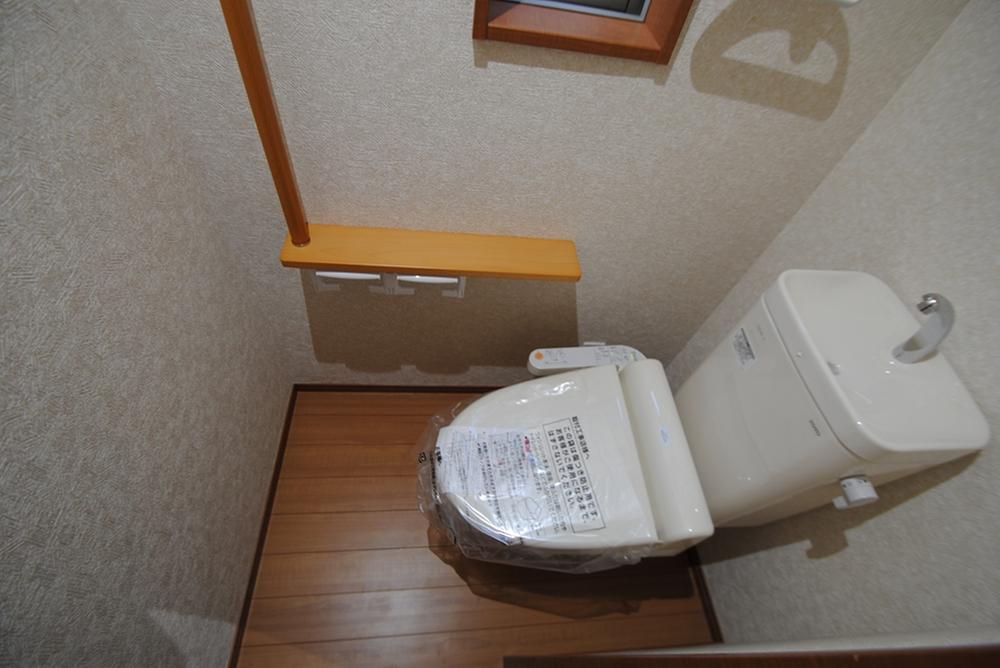 Toilet. Indoor (12 May 2013) Shooting