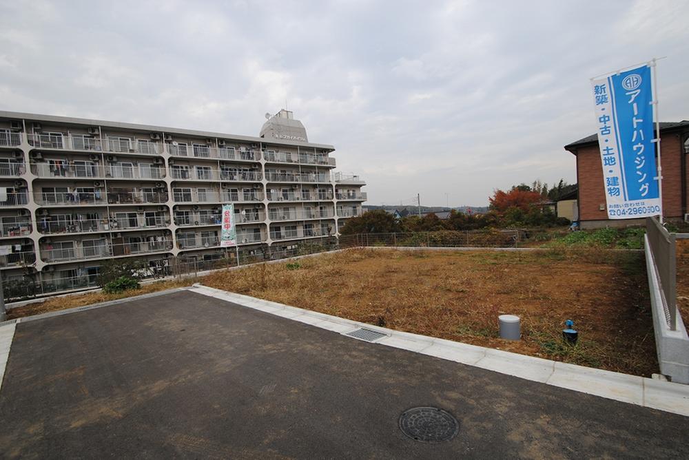 Local photos, including front road. Local (11 May 2013) Shooting