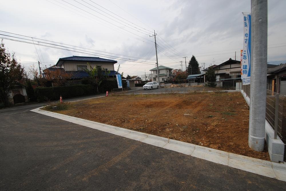 Local photos, including front road. Local (12 May 2013) Shooting