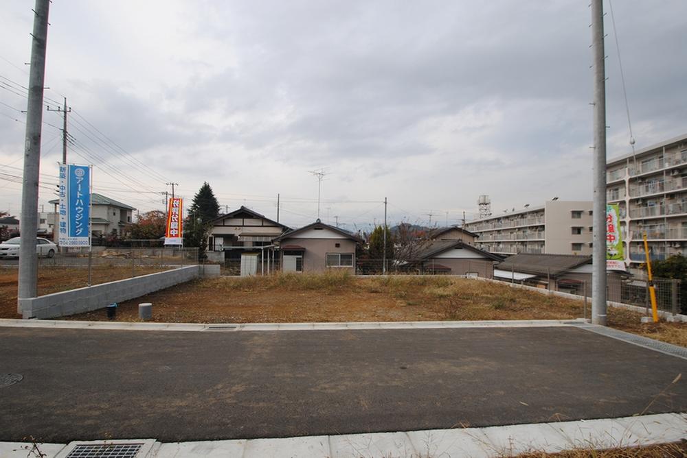 Local photos, including front road. Local (12 May 2013) Shooting