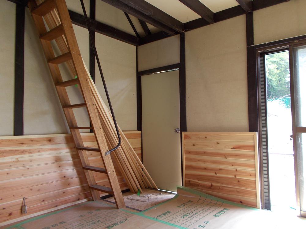 Other local. Hut inside