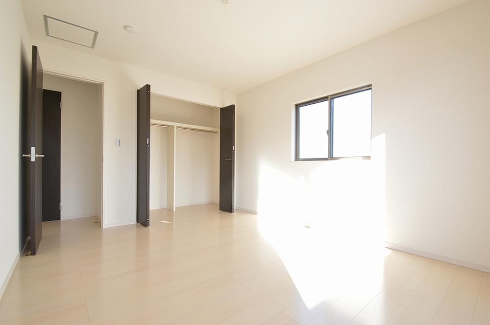 Non-living room. Indoor (12 May 2013) Shooting