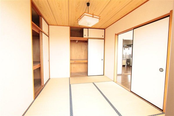 Other room space. For, prior to leaving, It is a photograph of the last time. 