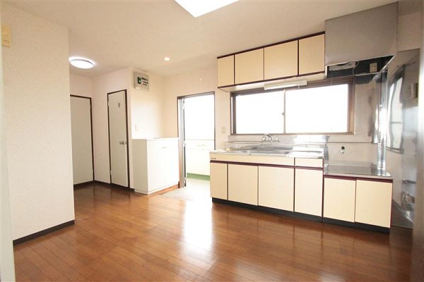 Entrance. For, prior to leaving, It is a photograph of the last time. 