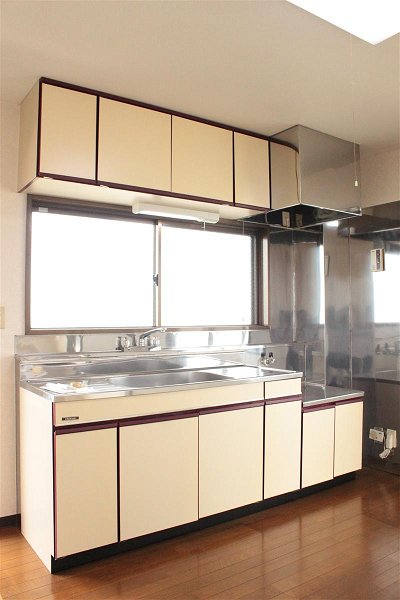 Kitchen. For, prior to leaving, It is a photograph of the last time. 