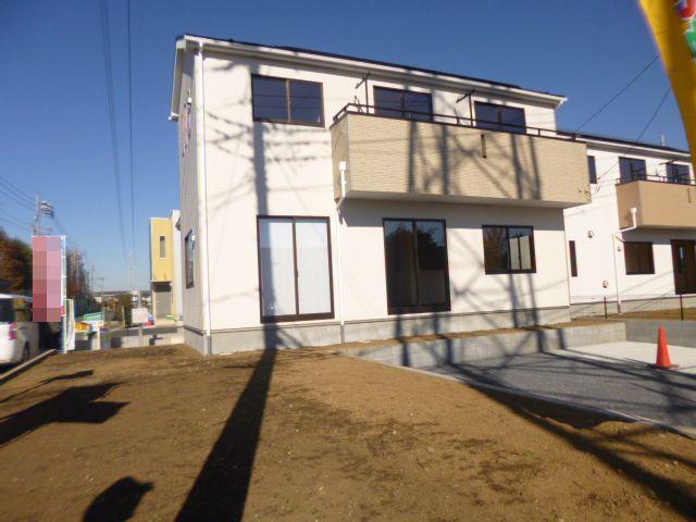 Local appearance photo. Building 2