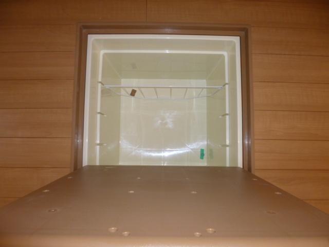 Kitchen. Underfloor Storage